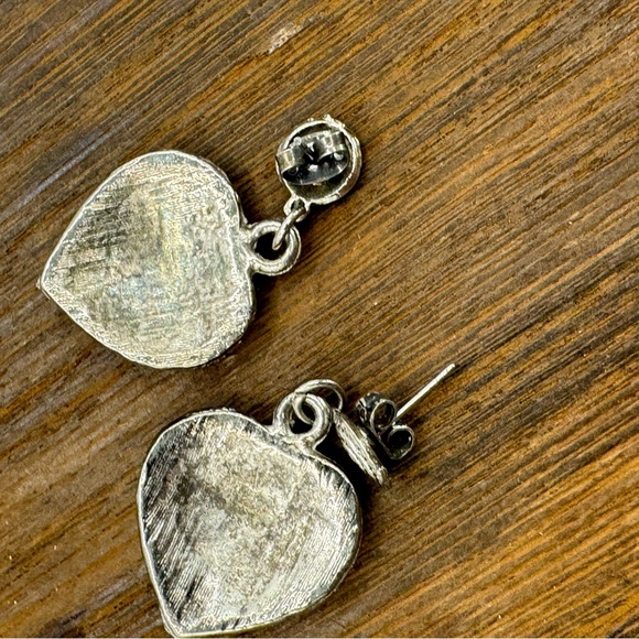 Vintage textured silver tone heart dangle earrings with purple enamel center - Picture 8 of 10